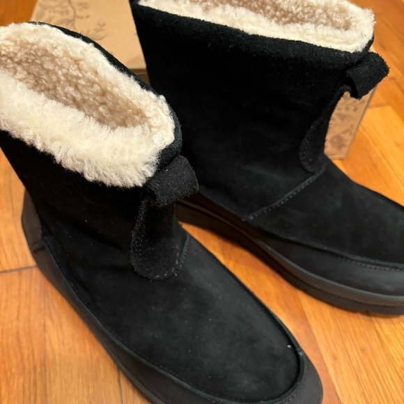 NWT Manitobah Waterproof Lined Boot - Picture 3 of 7